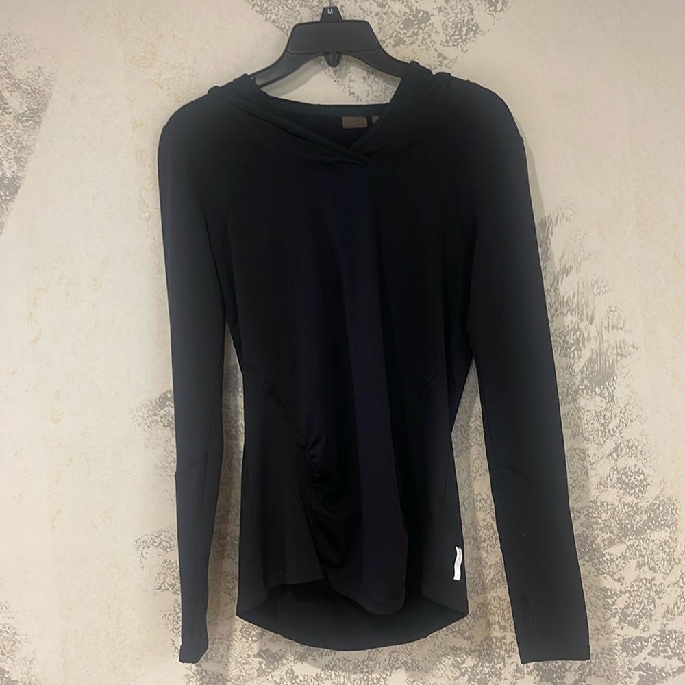 Zella top with hoodie fits nicely